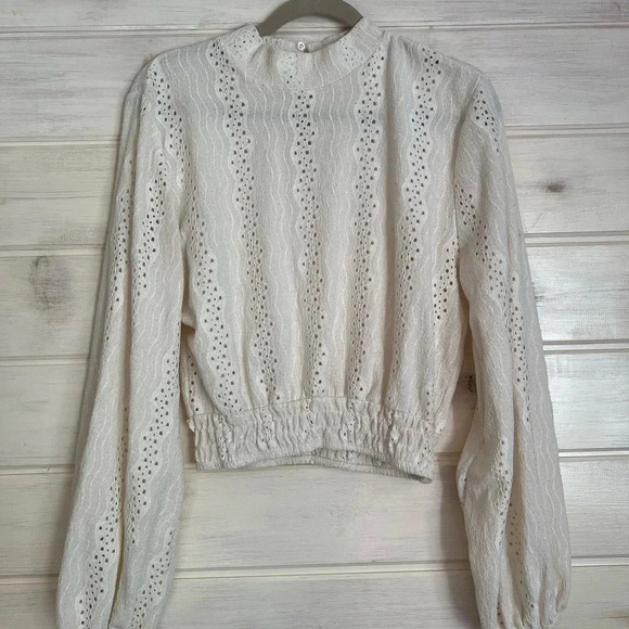 Zara Tops - Zara Eyelet lace Ivory Long Sleeve Top Super Soft, shoulder pads Size Large